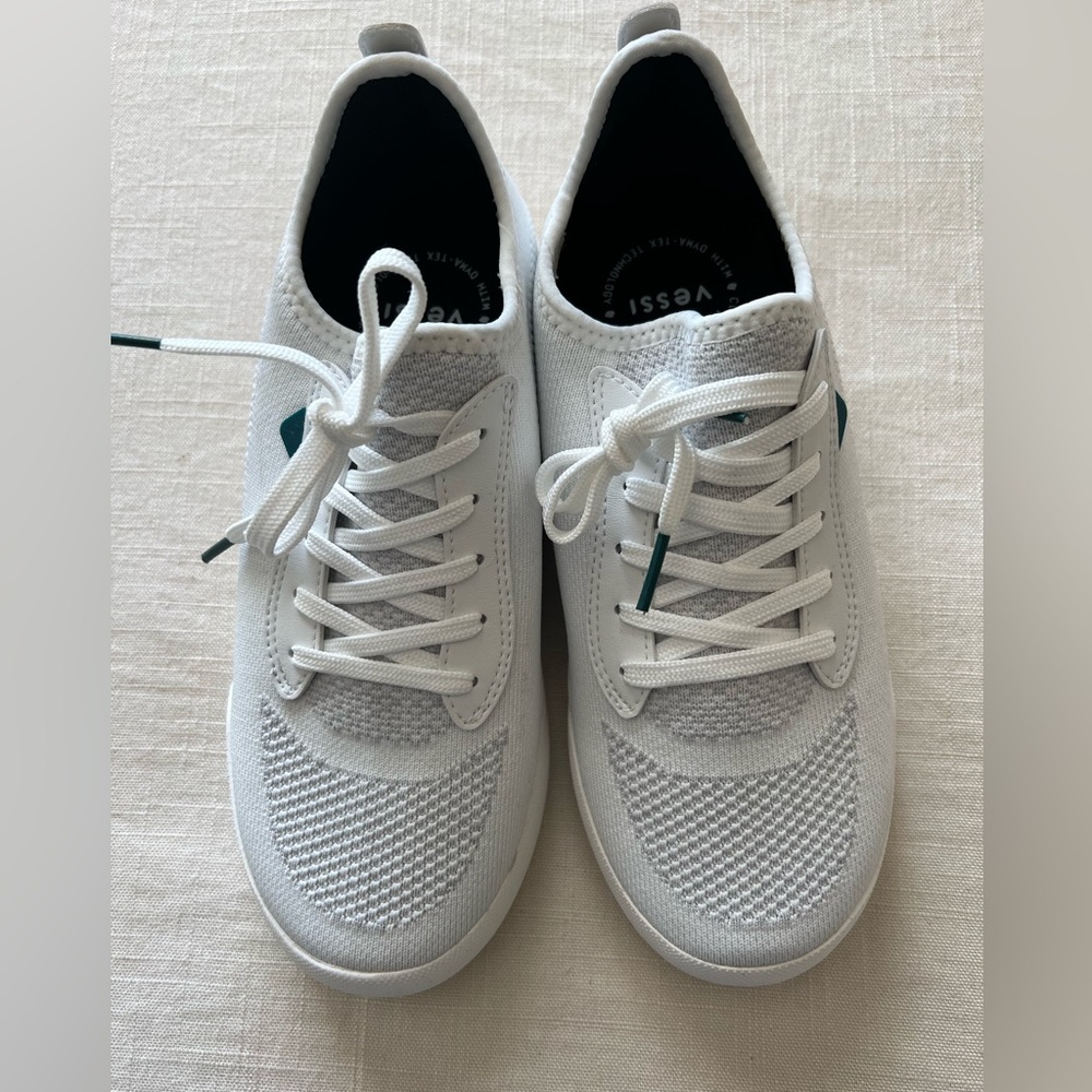 Vessie Weekend Waterproof sneakers, white, size 8